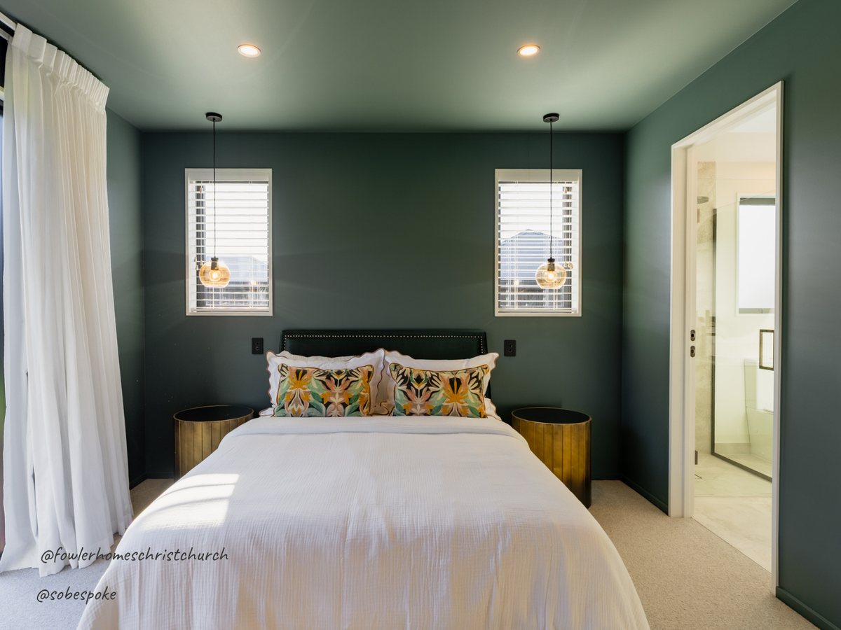 Apothecary 20cm Round Glass Fergus Pendant