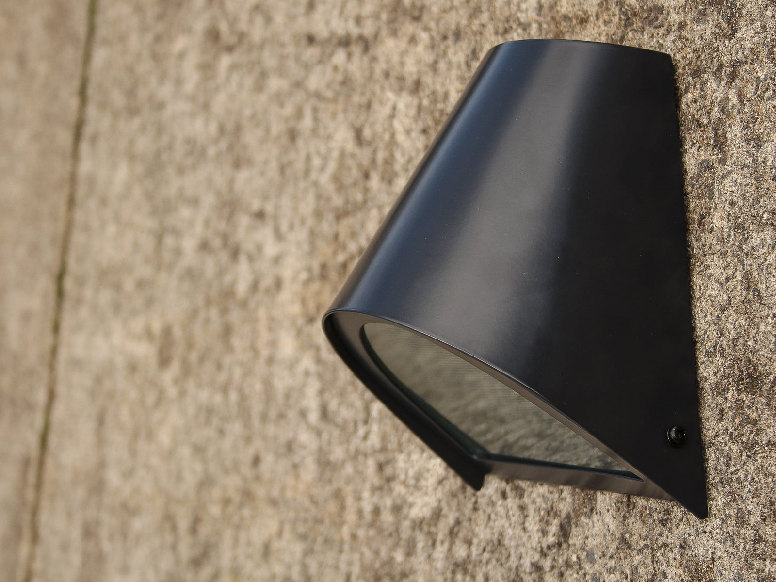 Mahia Outdoor Light - Carbon - IP44 rated