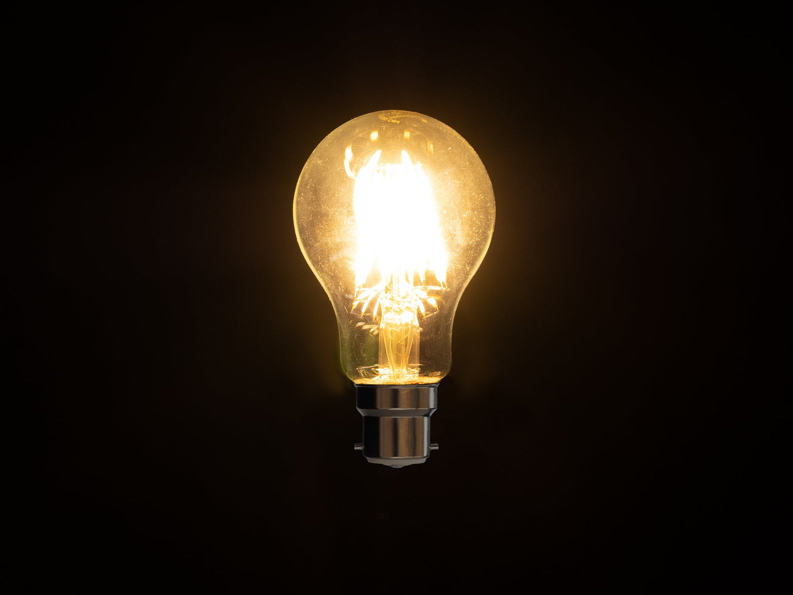 LED - A60 Dolly - 6W Squirrel - Bayonet - Cool or Warm White - img5dca22a4cf916