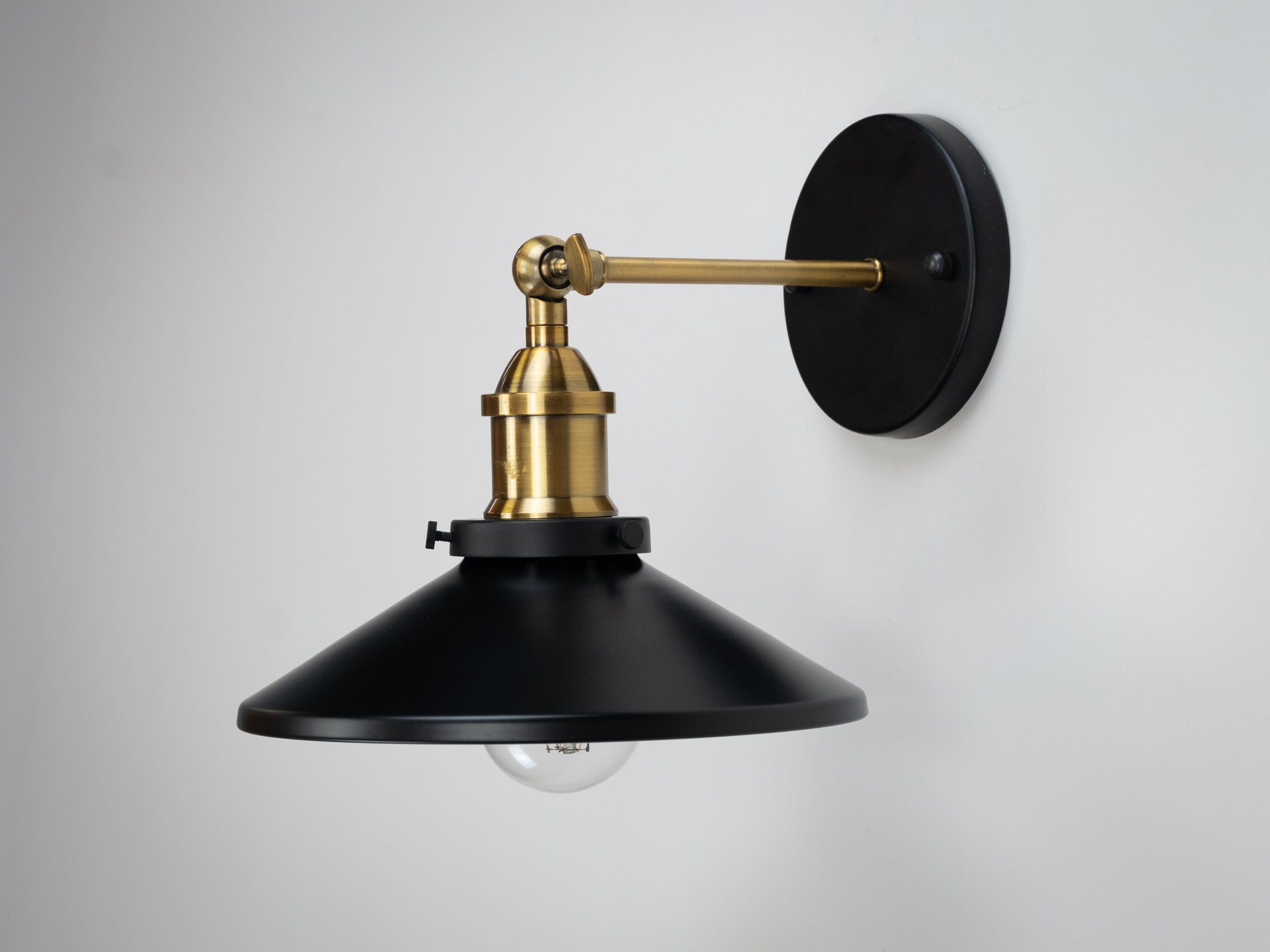 Brass Vintage Wall Light with Black Metal Shade - img5db25bc060568