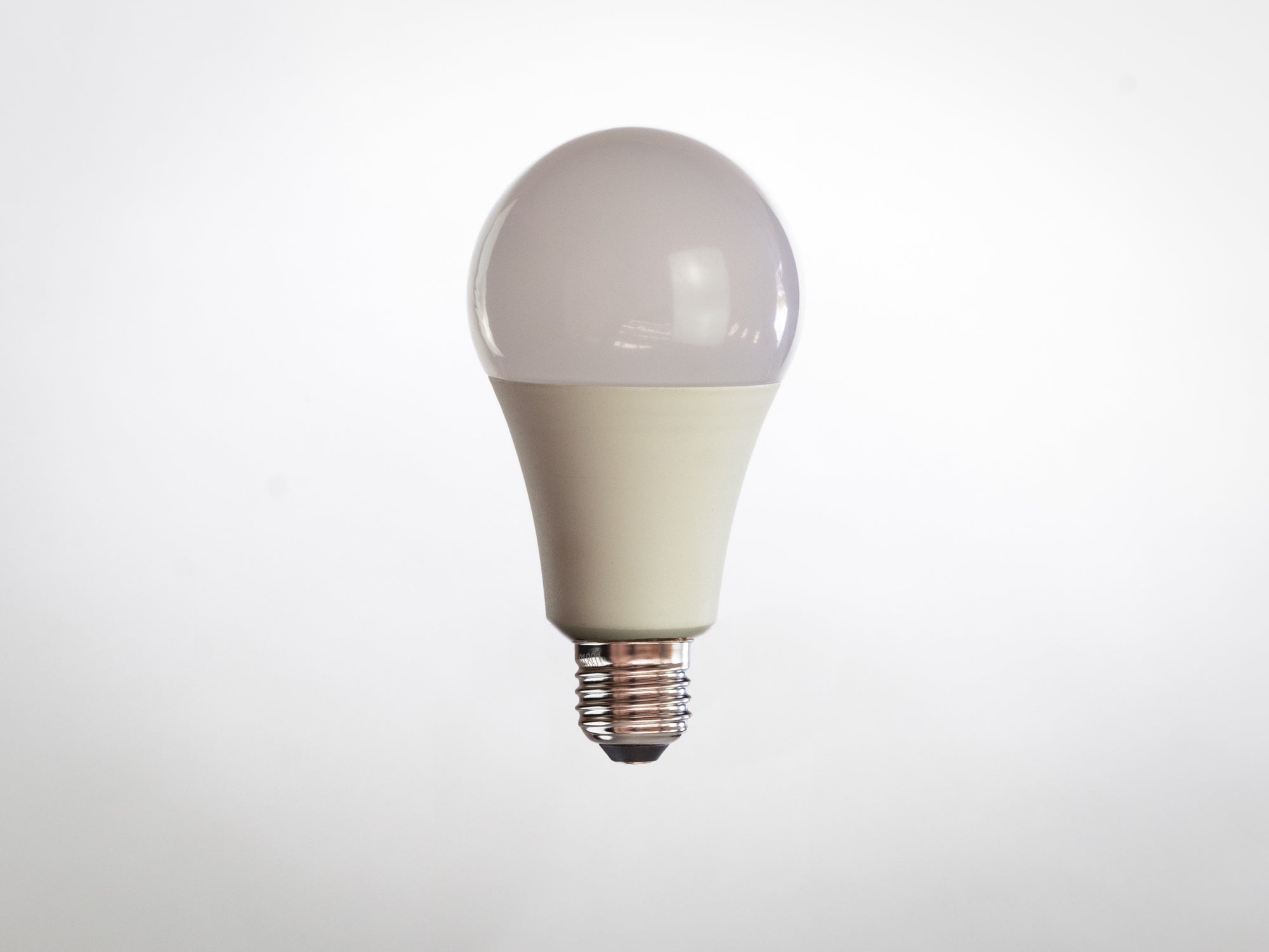LED - A60 - 10W Frosted Bulb - Warm or Cool White - Non Dimmable - img5dc4c1f8851e1